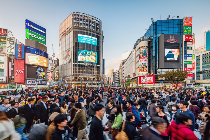 How To Ship Your Gear In Japan - Shibuya crossing - 2.4 million people every day
